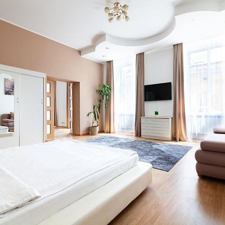 Leogrand Apartments Svobody 33 Lviv Buitenkant foto