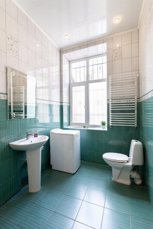 Leogrand Apartments Svobody 33 Lviv Buitenkant foto